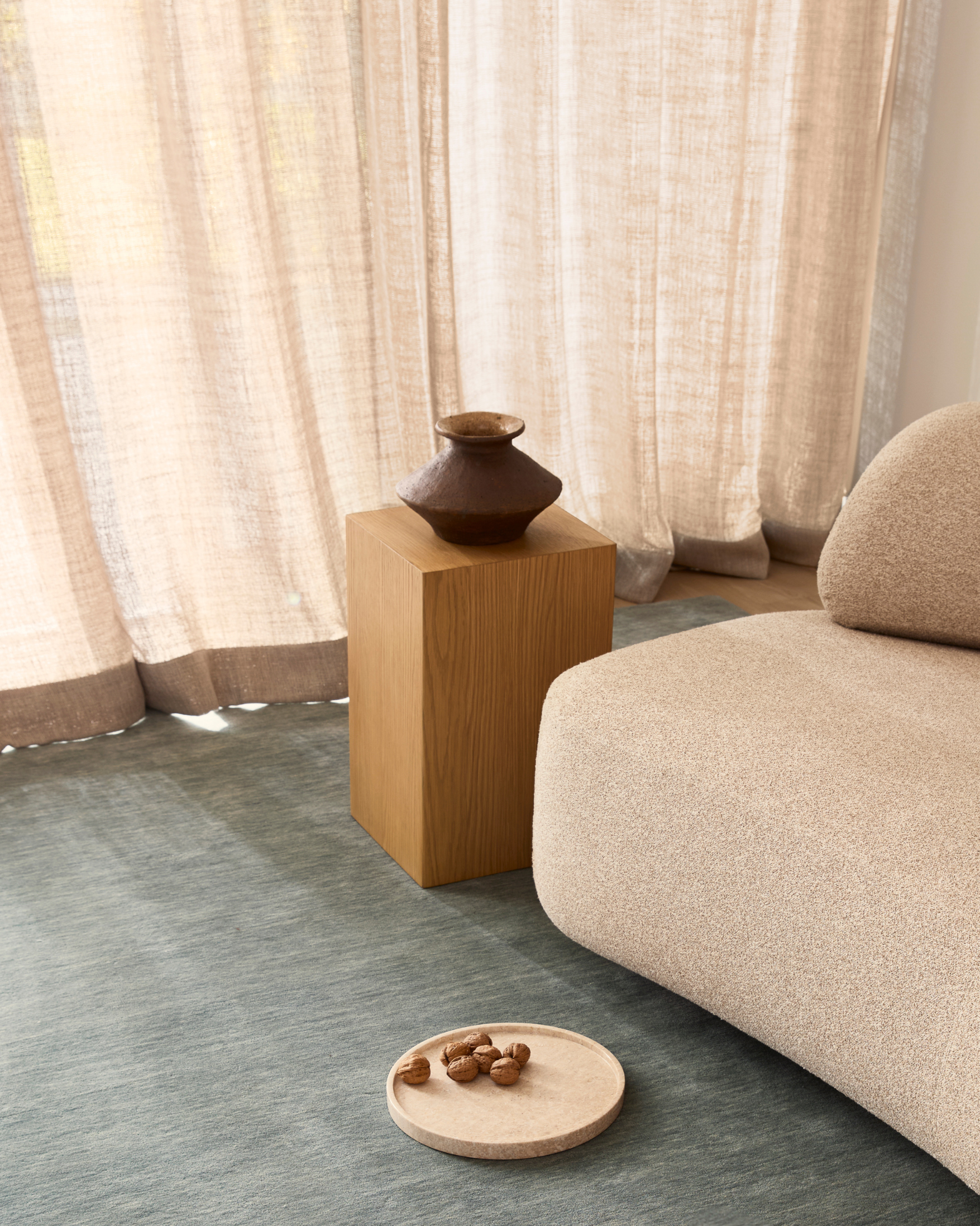 Leo Short Plinth Light Oak - Milk & Sugar