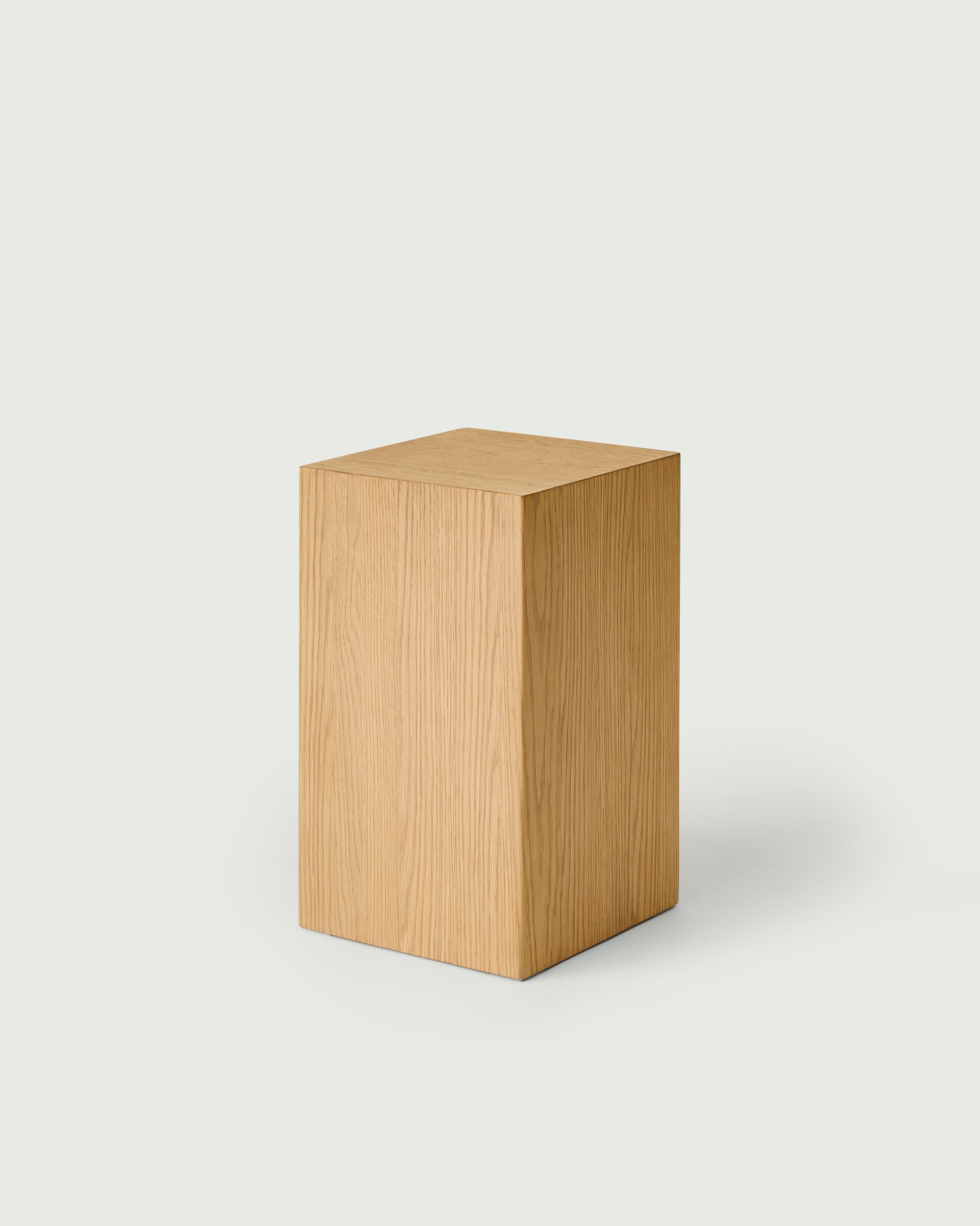 Leo Short Plinth Light Oak