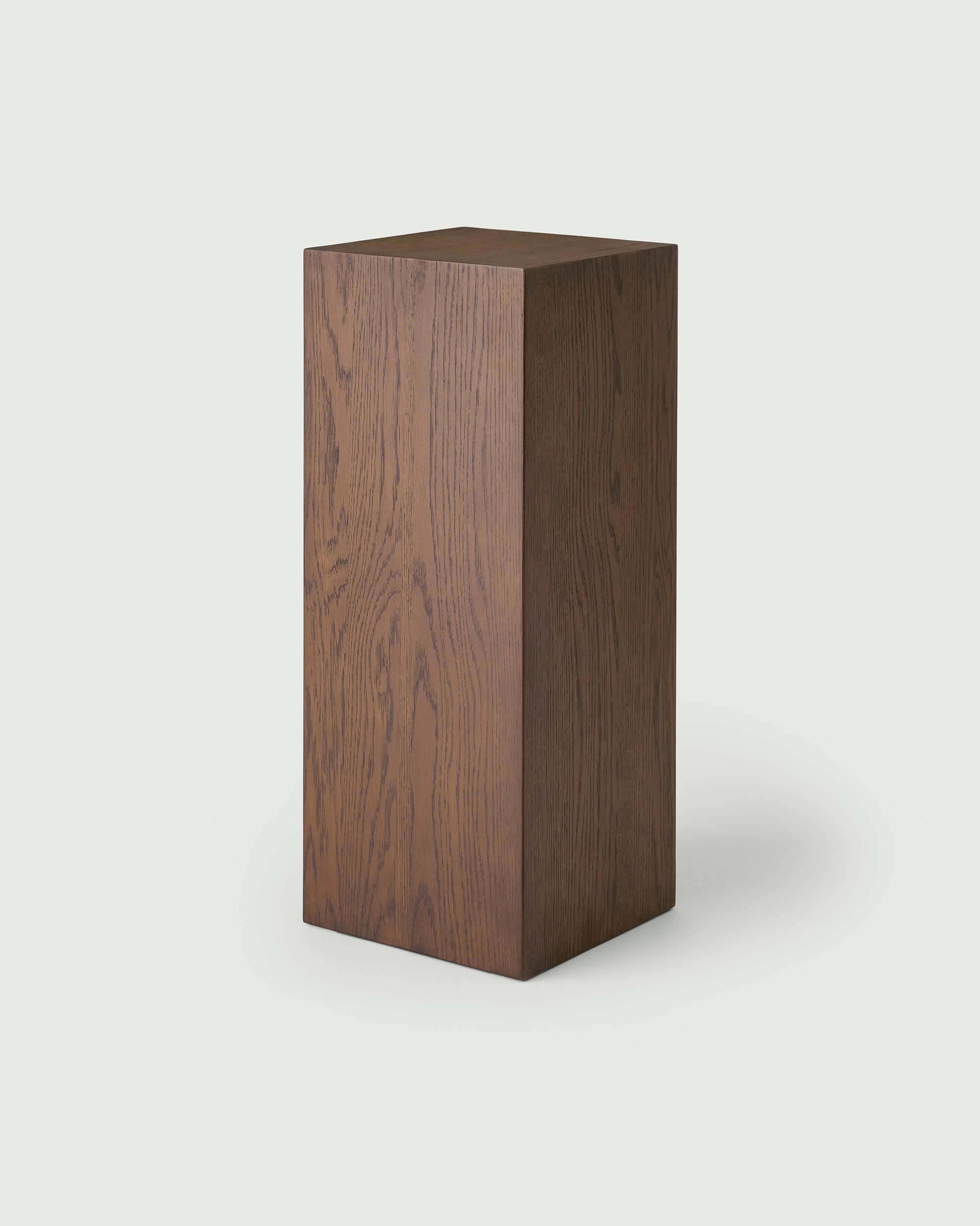 Leo Tall Plinth Smoke Oak